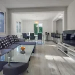 4 Bedroom Lovely Home In Royan Holiday home *