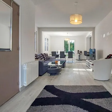 4 Bedroom Amazing Home In Royan *