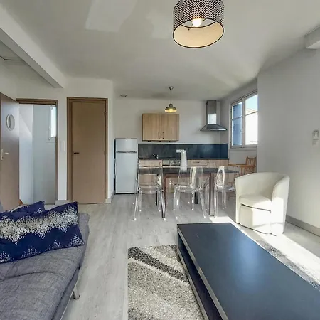 4 Bedroom Awesome In Σπίτι διακοπών Ρουαγιάν