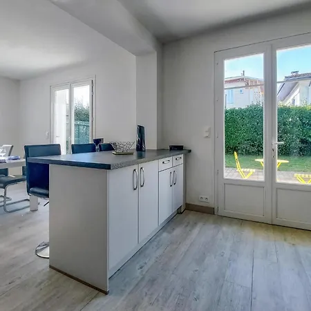 Prázdninový dům 4 Bedroom Amazing Home In Royan