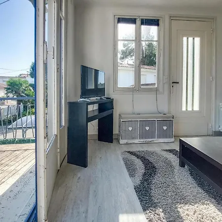 4 Bedroom Amazing Home In Royan Prázdninový dům *