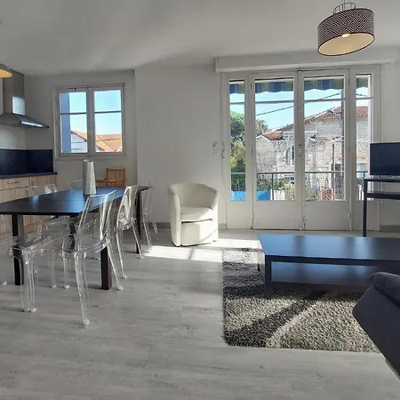 4 Bedroom Amazing Home In Royan Prázdninový dům