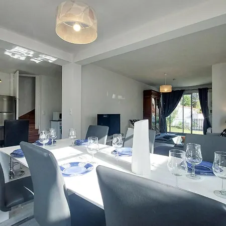 4 Bedroom Amazing Home In Royan *